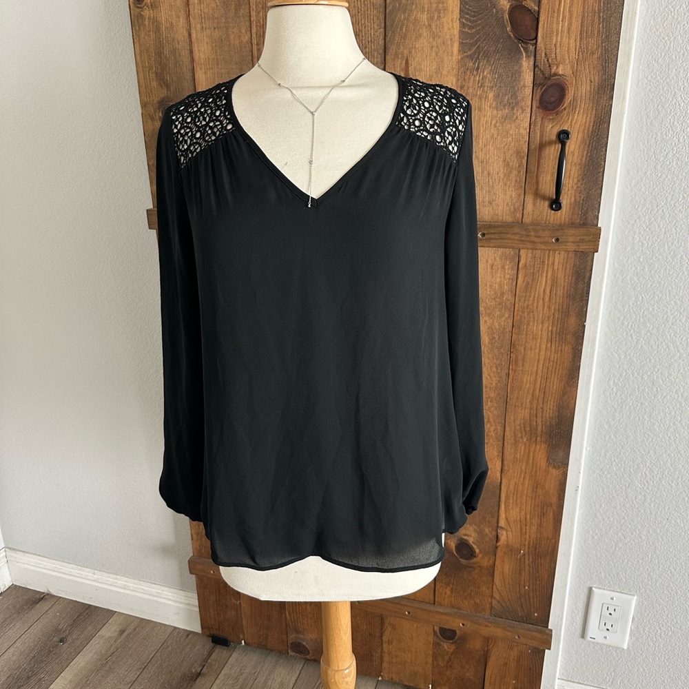 DR2 Black Women's Blouse with Lace Detail